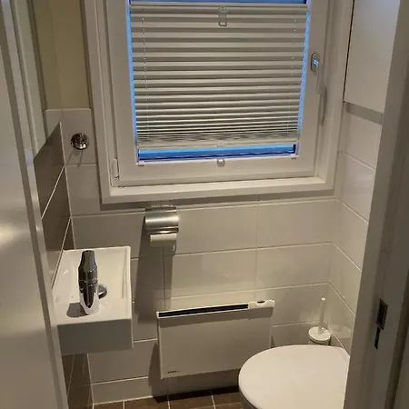 Semesterbostad Schwimmende Ferienwohnung, Hausboot Urlaub Als Festlieger Am Steg Zehdenick