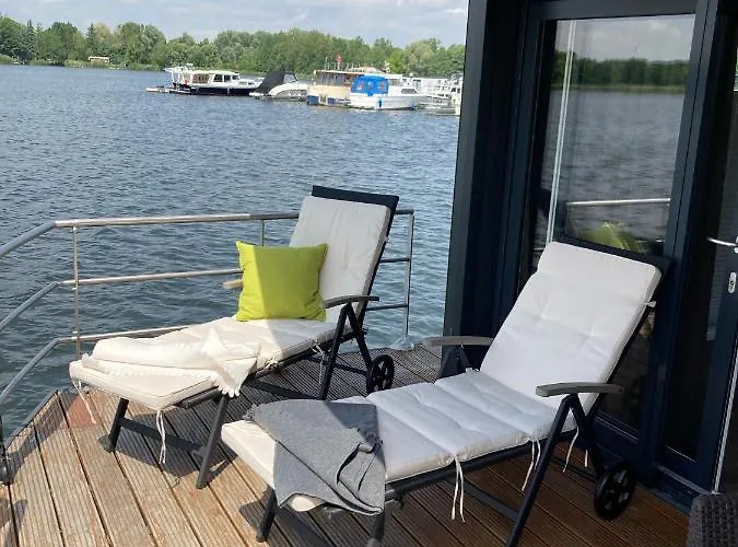 Hébergement de vacances Schwimmende Ferienwohnung, Hausboot Urlaub Als Festlieger Am Steg *