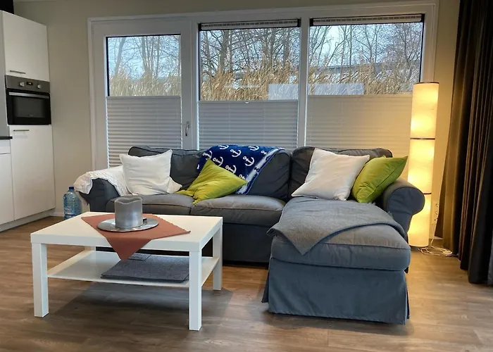 Hébergement de vacances Schwimmende Ferienwohnung, Hausboot Urlaub Als Festlieger Am Steg