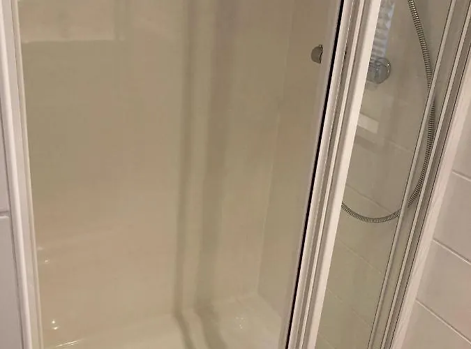 Schwimmende Ferienwohnung, Hausboot Urlaub Als Festlieger Am Steg Feriehus