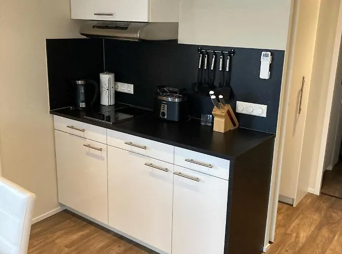 Schwimmende Ferienwohnung, Hausboot Urlaub Als Festlieger Am Steg *