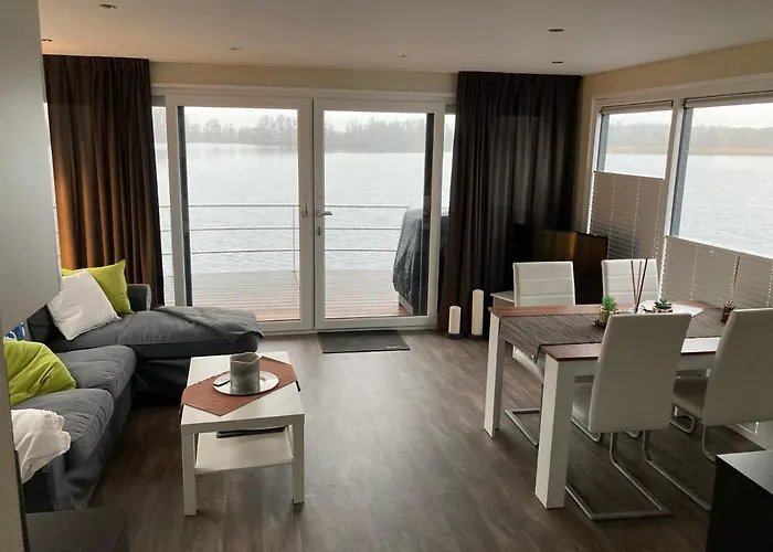 Hébergement de vacances Schwimmende Ferienwohnung, Hausboot Urlaub Als Festlieger Am Steg *